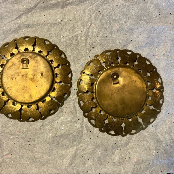 Set of 2 Vintage Original Brass Punched Butterfly 6" Circular Frames England - Picture 4 of 5